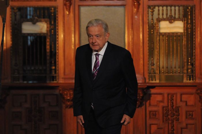 Andrés Manuel López Obrador, Presidente de México, cuando llega al Salón Tesorería de Palacio Nacional para encabezar su conferencia de prensa matutina.