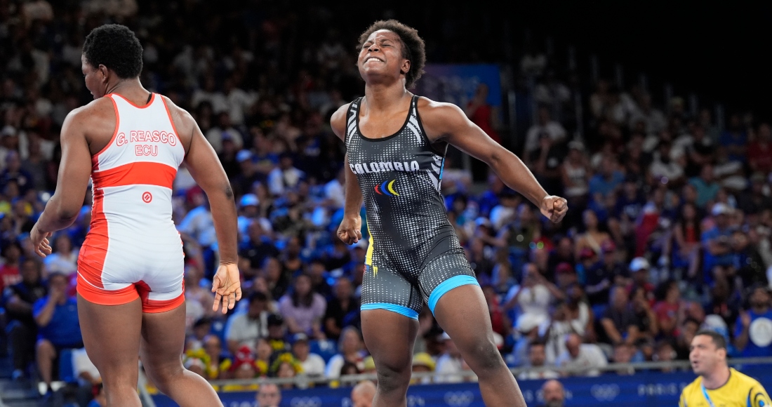 La colombiana Tatiana Rentería celebra tras vencer a la ecuatoriana Génesis Reasco en el combate por la medalla de bronce de la categoría de 76 kilogramos de la lucha libre en los Juegos Olímpicos de París, el domingo 11 de agosto de 2024.