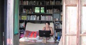 ENTREVISTA ¬ La naturaleza es maravillosa, también violenta y hostil: Pilar Quintana