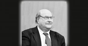 Antonio Skármeta, autor de <em>El cartero de Neruda</em>, fallece a los 83 años