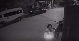 Irving Barrios, titular de la Fiscalía General de Justicia del Estado de Tamaulipas, informó que ya se emitió una solicitud de búsqueda general para dar con el agresor de Melanie y que se abrió una carpeta de investigación para esclarecer los hechos.