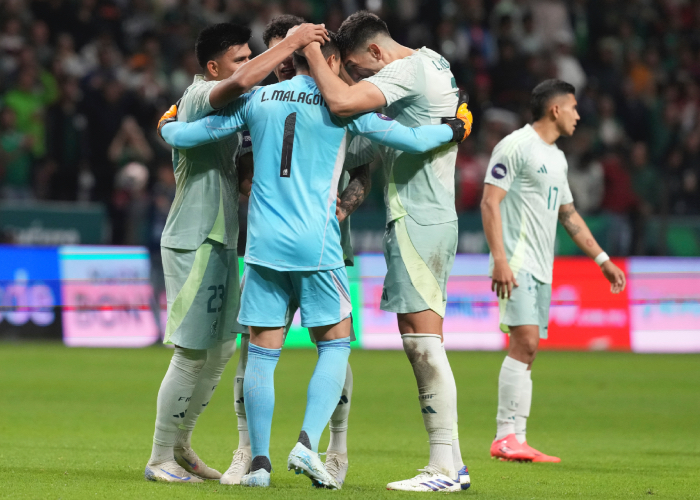 México vence 4-0 a Honduras