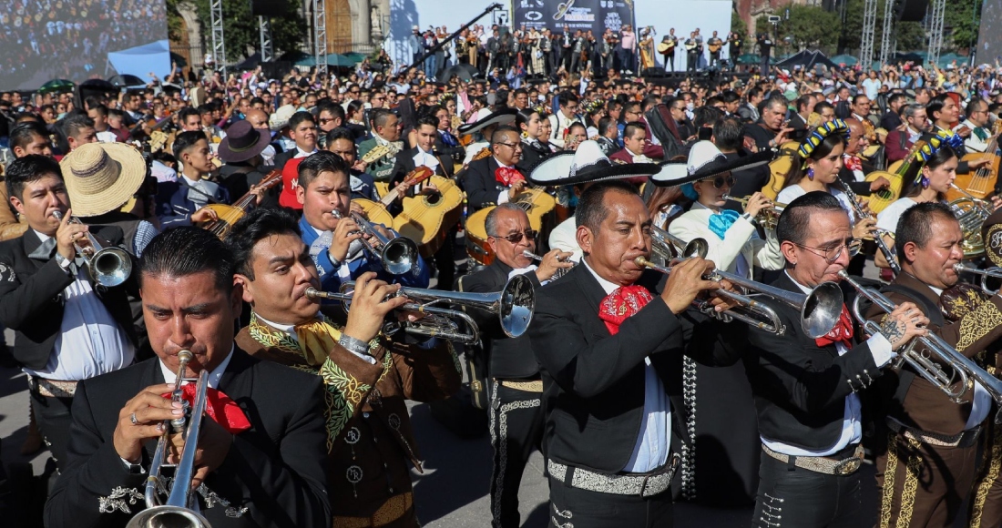 Rompen récord Guiness - FOTOS Y VIDEOS ¬ Más de mil mariachis tocan megaserenata en el Zócalo de la CdMx - SinEmbargo MX