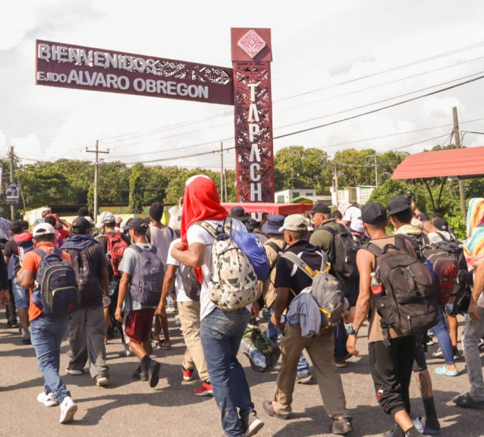 Una caravana de migrante que buscan llegar a EU