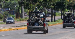 Camionetas del Ejército recorren las calles en México