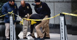 Balas usadas en asesinato de CEO de UnitedHealthcare tenían mensaje inscrito.