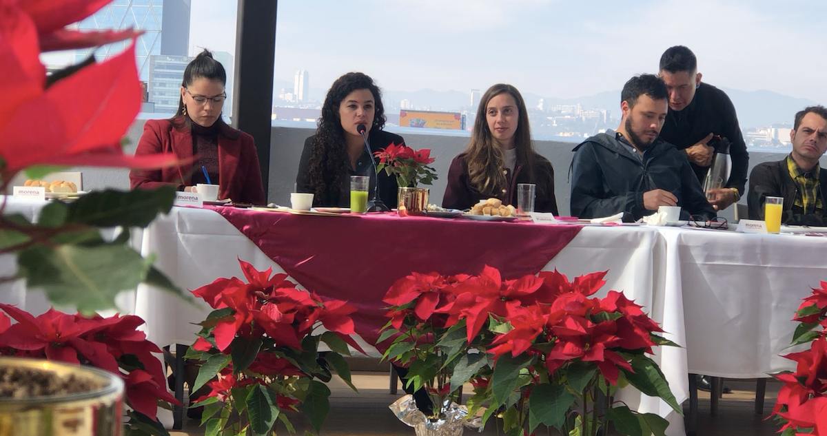 Luisa María Alcalde Luján, dirigente nacional de Morena, durante un desayuno.