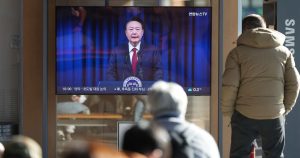 Presidente de Corea del Sur se disculpa por imponer la Ley marcial