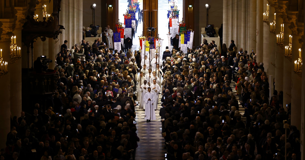 La catedral de Notre Dame celebró este domingo su primera misa desde el catastrófico incendio de 2019.