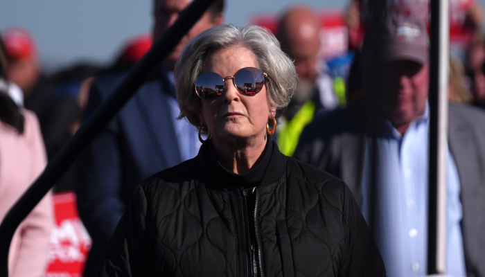 Algunos de sus nominados enfrentan complicadas batallas hacia la confirmación, aun cuando los republicanos gozan de mayoría en el Senado, e incluso dos candidatos ya se retiraron de cualquier consideración.