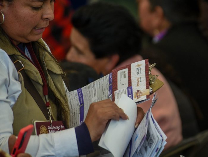 Entrega de tarjetas Pensión Mujeres Bienestar
