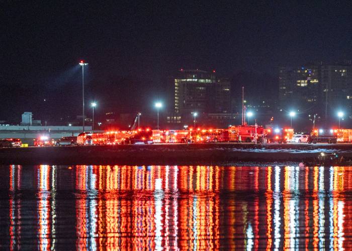 El Jefe del Departamento de Bomberos del Distrito de Columbia, John Donnelly, descartó la existencia de sobrevivientes en el accidente aéreo.