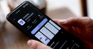 La irrupción de DeepSeek , la startup china que ha sacudido los cimientos de Silicon Valley y hundido a Nvidia en su peor desplome histórico.