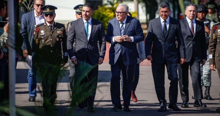 EL PUEBLO PONE, EL PUEBLO QUITA, ¡NO EL QUE GRITA! Pp