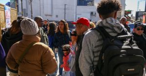 Deportaciones y cancelación de citas generan tensión en Juárez. En Ciudad Juárez, 80 personas, en su mayoría mexicanos, fueron deportadas por el puente internacional Paso del Norte, como parte de las políticas antimigratorias reinstauradas por Donald Trump en su primer día como presidente.