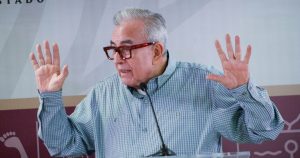 Responde Rocha a manifestantes que no renunciará al cargo; no hay razones para hacerlo, dice.