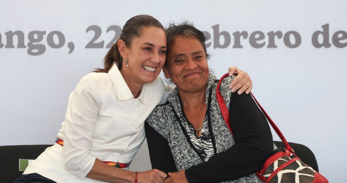 Mujer hace estallar de la risa a evento oficial de Gobierno,