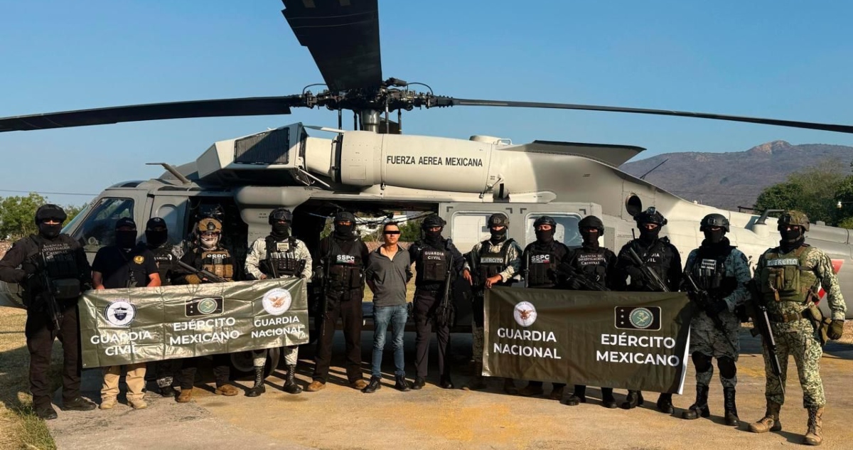 En Apatzingán, Michoacán, en el poblado de Cenobio Moreno, elementos de la Defensa, Semar, FGR, GN, SSPC, junto con la SSP del Estado de Michoacán detuvieron a Gerardo Valencia Barajas, alias “La Silla".