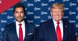 Comparar a Verástegui con Gibson es sólo por el nexo que ambos comparten con el personaje feo que ocupa la Casa Blanca.