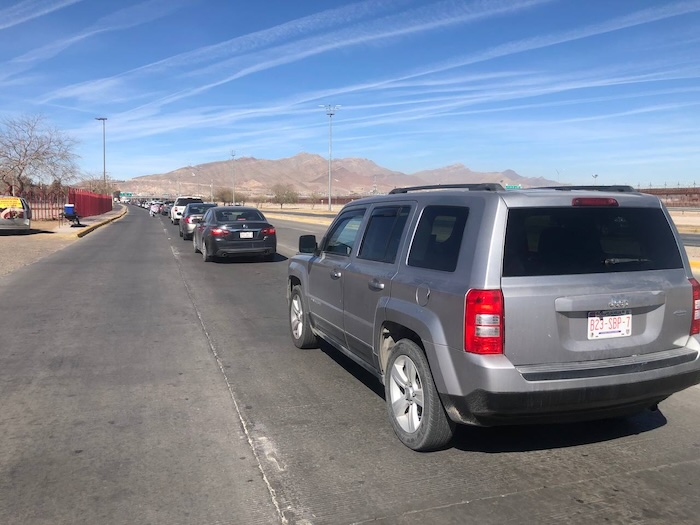 A diferencia de otros días, las filas de automóviles para pasar a Estados Unidos eran menores.