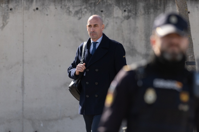 Luis Rubiales enfrenta una petición de la fiscalía de dos años y seis meses de cárcel. 