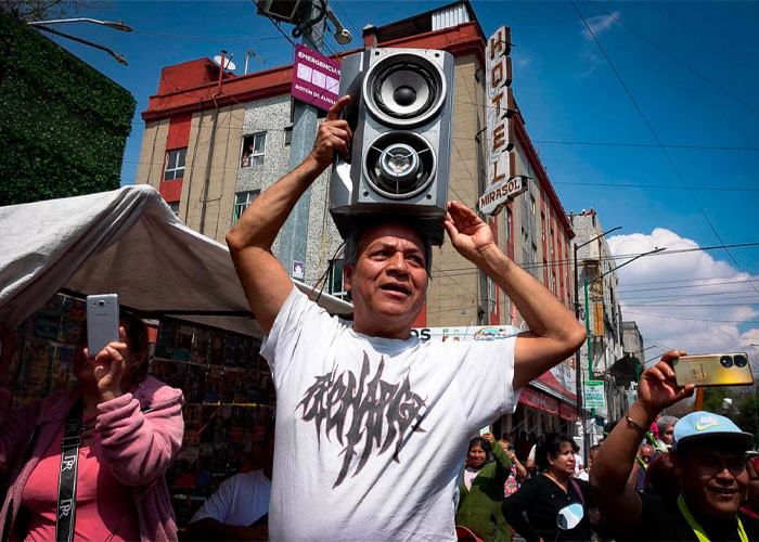 Fans despiden a Paquita la del Barrio en la CdMx