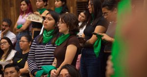 Presentan iniciativas para despenalizar el aborto en Yucatán.