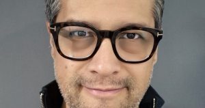 <em>En caída libre</em>: un viaje de realismo mágico a través de un trepidante amor