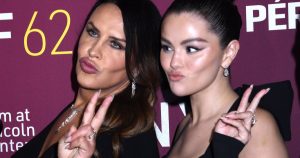 Karla Sofía Gascón rompe a llorar en una entrevista en la niega haber insultado a Selena Gómez.