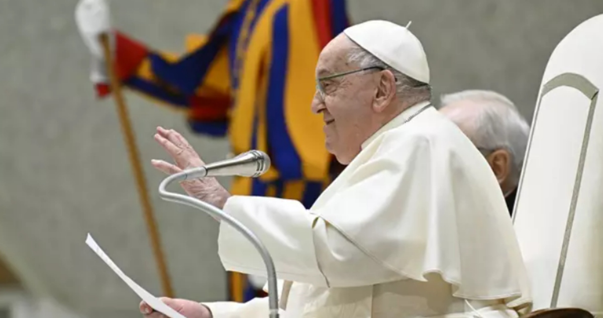 El Papa Francisco está delicado con pronostico reservado tras crisis respiratoria.