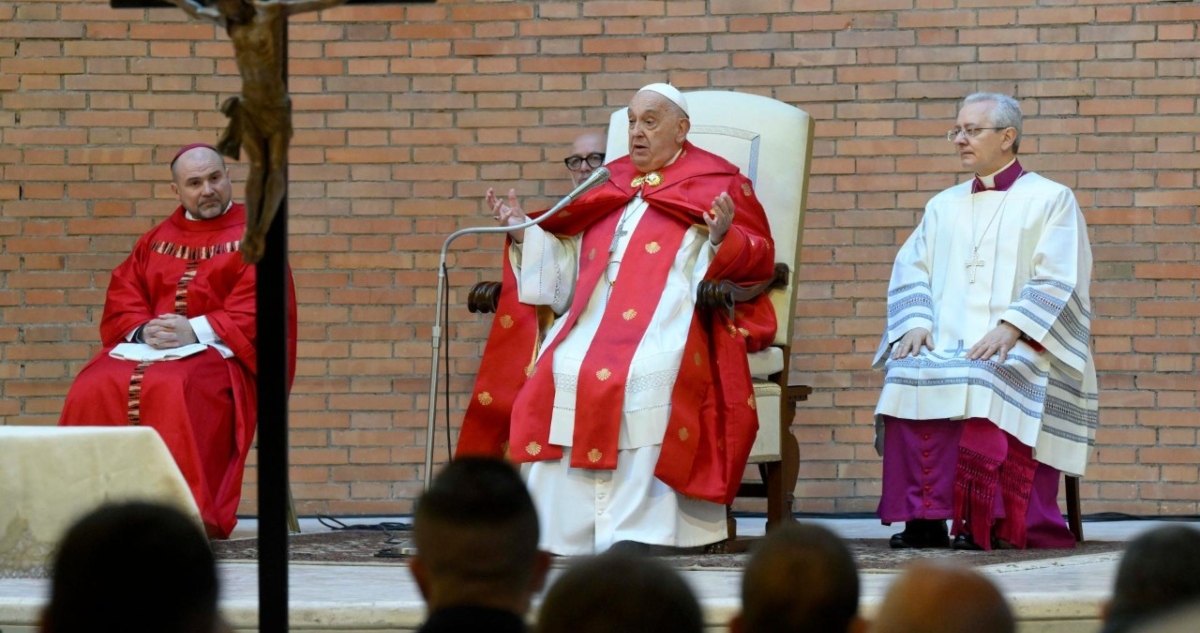 Las condiciones del Papa Francisco siguen siendo "críticas" si bien no ha presentado más crisis respiratorias, aunque los últimos análisis de sangre demuestran una "insuficiencia renal leve", según el último comunicado del Vaticano este domingo.