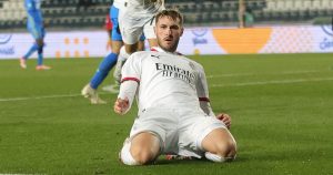 Santi Giménez debuta con gol en el Milán y guía la victoria contra Empoli en Serie A.