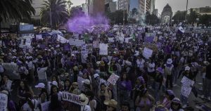 8M con una presidenta entre vallas y un machismo reloaded.