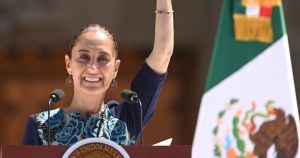 Claudia Sheinbaum Pardo habló de Estados Unidos y la soberanía, con un Zócalo lleno, en su primer mitin como Presidenta.