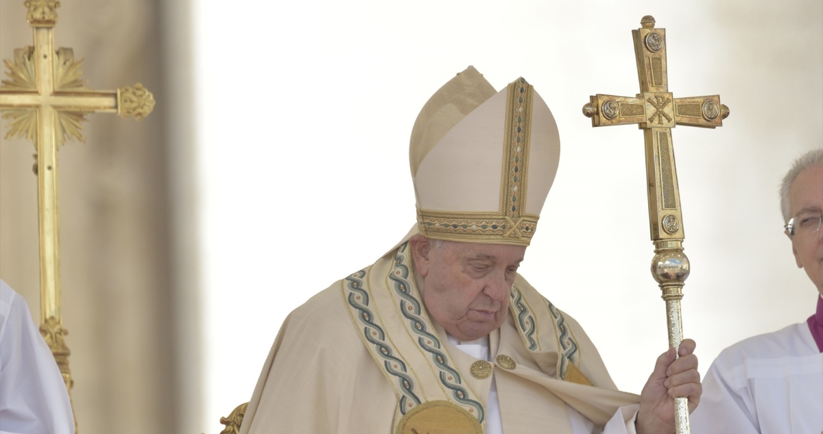 El Papa Francisco pasó "una noche tranquila y estuvo descansando", según informó la oficina de prensa de la Santa Sede este lunes 10 de marzo.