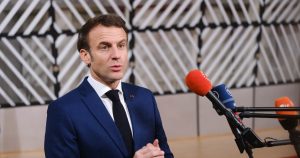 Macron insta a Netanyahu poner fin a la ofensiva militar en Gaza.