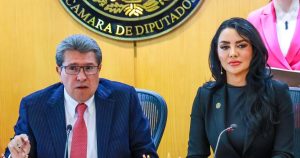 Ricardo Monreal, coordinador de los diputados de Morena, y Gabriela Jiménez, vicecoordinadora de la bancada.