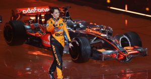 Piastri lidera el doblete de McLaren en China y Fernando Alonso abandona.