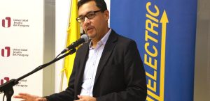 Rosas Amor presentó su renuncia con carácter de irrevocable por oponerse al uso de la Academia Internacional de Líderes Católicos en el plan de los yunquistas Rodrigo Guerra López, secretario de la Pontificia Comisión para América Latina, y Emilio Baños Ardavín, rector de la Universidad Popular Autónoma del Estado de Puebla (UPAEP), para apoderase de las universidades católicas