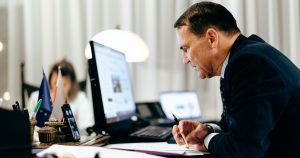 Polonia desafía a Musk y refuerza su defensa en medio de tensiones con Estados Unidos.