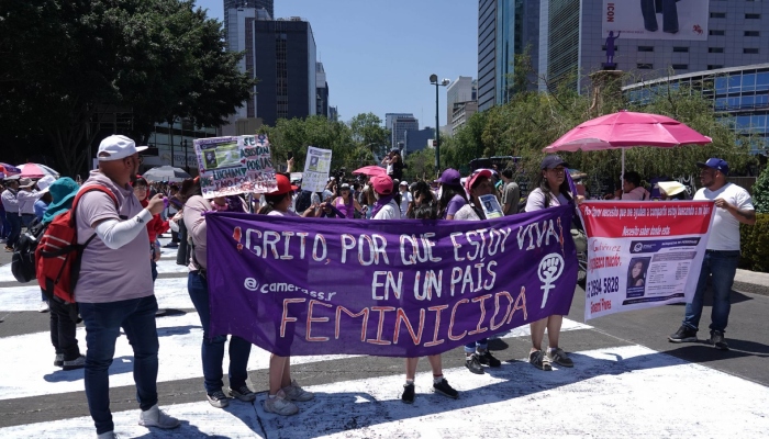 El caso contra Blanco se originó tras la denuncia de su media hermana, Nidia Fabiola Blanco, quien lo señaló por intento de violación. Ayer, colectivos feministas y líderes de la oposición se sumaron a exigir que no haya impunidad en el caso.