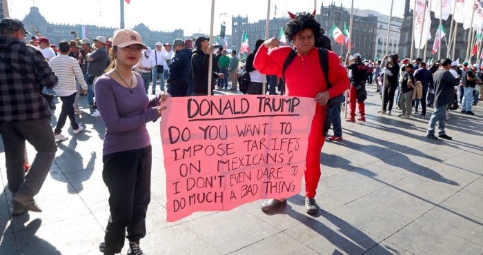 Sheinbaum reúne a 350 mil en el Zócalo.