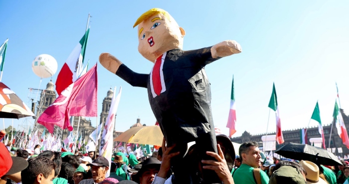 Sheinbaum reúne a 350 mil en el Zócalo.