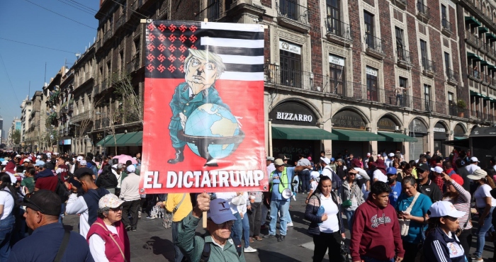 Sheinbaum reúne a 350 mil en el Zócalo.