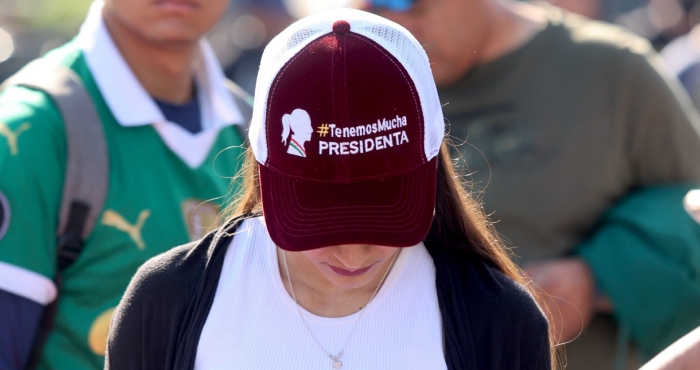 Sheinbaum reúne a 350 mil en el Zócalo.