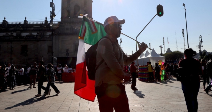 Sheinbaum reúne a 350 mil en el Zócalo.