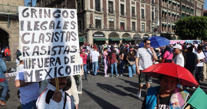 Sheinbaum reúne a 350 mil en el Zócalo.