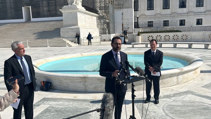 México expone ante Suprema Corte de Estados Unidos caso contra empresas fabricantes de armas