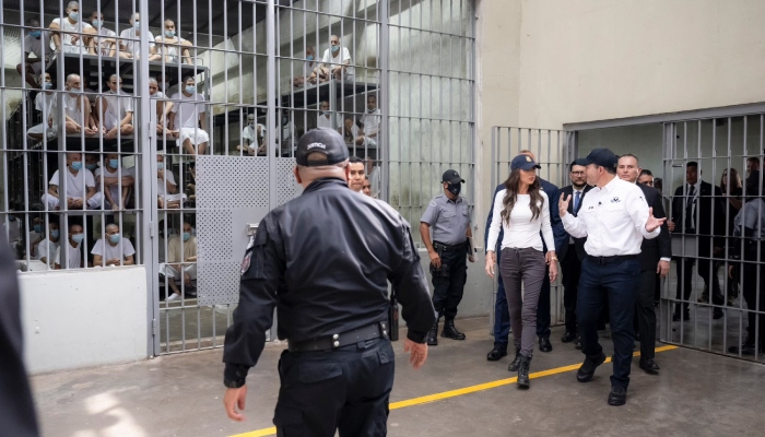 Juez impide a Trump deportar inmigrantes a países donde no son ciudadanos.