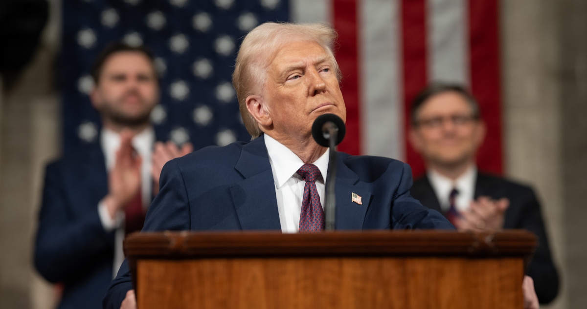 El Presidente de Estados Unidos, Donald Trump, "probablemente" no elevará al 50 por ciento los aranceles sobre el acero y el aluminio procedentes de Canadá y que se habían anunciado en respuesta a la decisión de la provincia de Ontario de encarecer un 25 por ciento la electricidad que vende a su país vecino, medida que finalmente ha quedado suspendida.